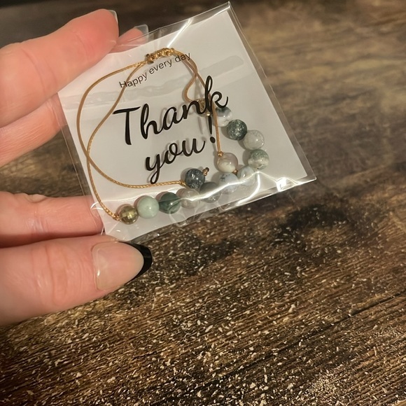 Adjustable beaded glue bracelet - Picture 2 of 2